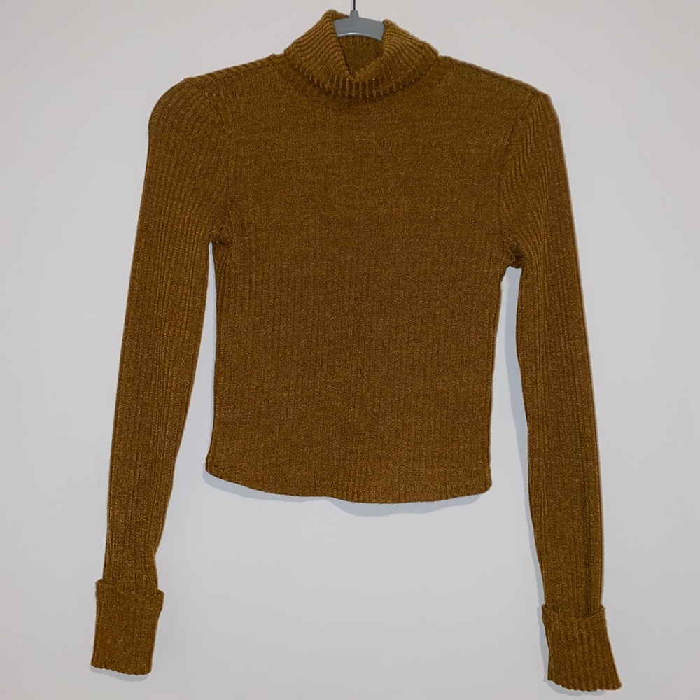croptop turtleneck